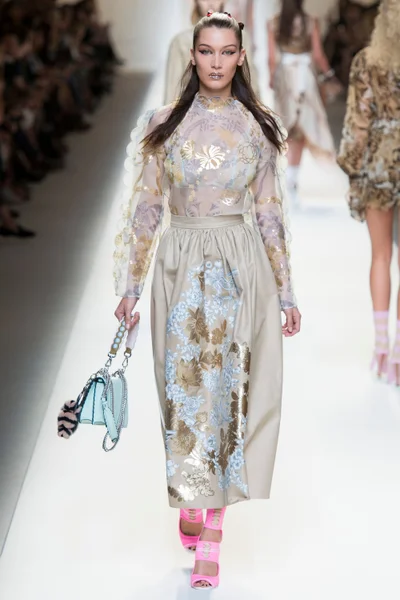 Look 54